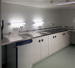 Armoires-medicales-modulaires-Metal-line-avec-plan-de-travail-inox