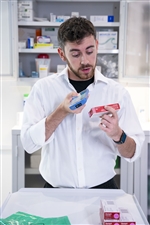 hc50-pharmacien-compare-étiquette-de-médicaments