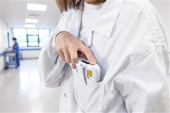 la-serie-memor-peut-etre-configuree-avec-un-bouton-d-arret-d-urgence