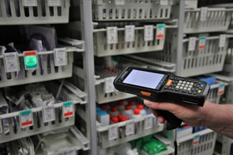 le-skorpio-x5-facilite-l-inventaire-des-stocks-et-le-suivi