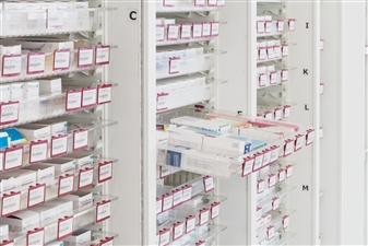 les-modules-transparents-laissent-voir-le-stock-de-medicaments
