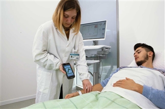 scanner-a-main-pda-memor-11-au-chevet-du-patient